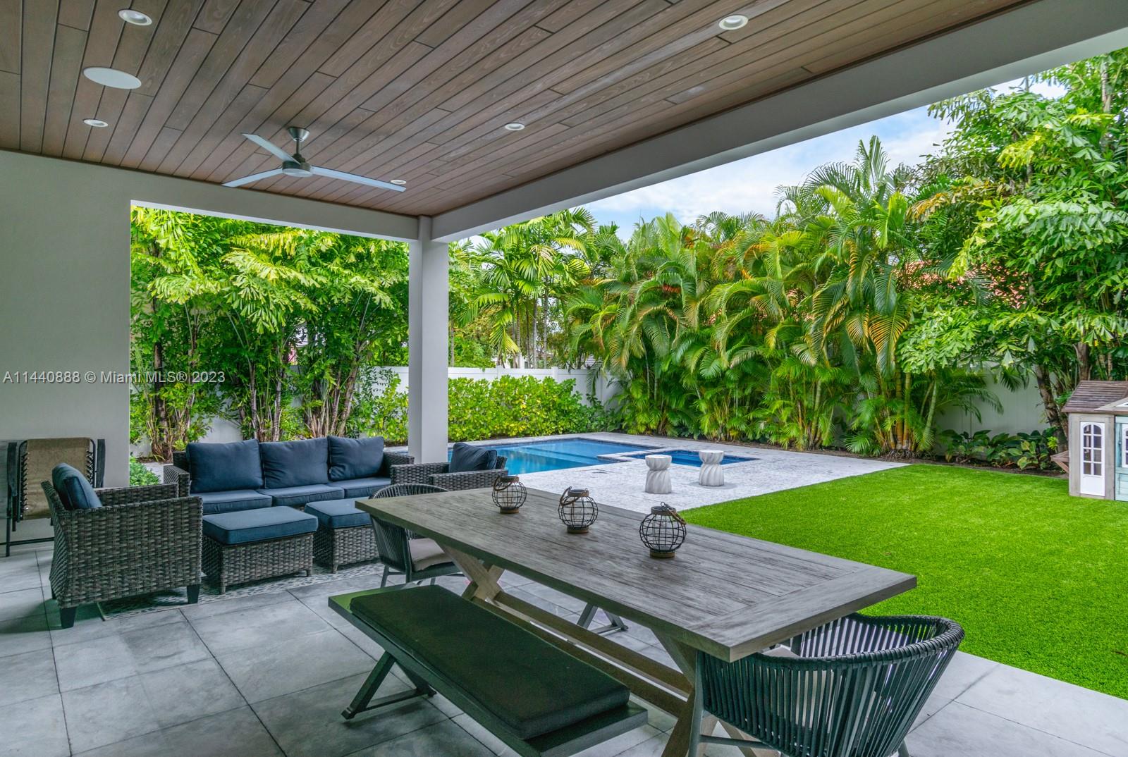 RIO VISTA C J HECTORS RES - Residential