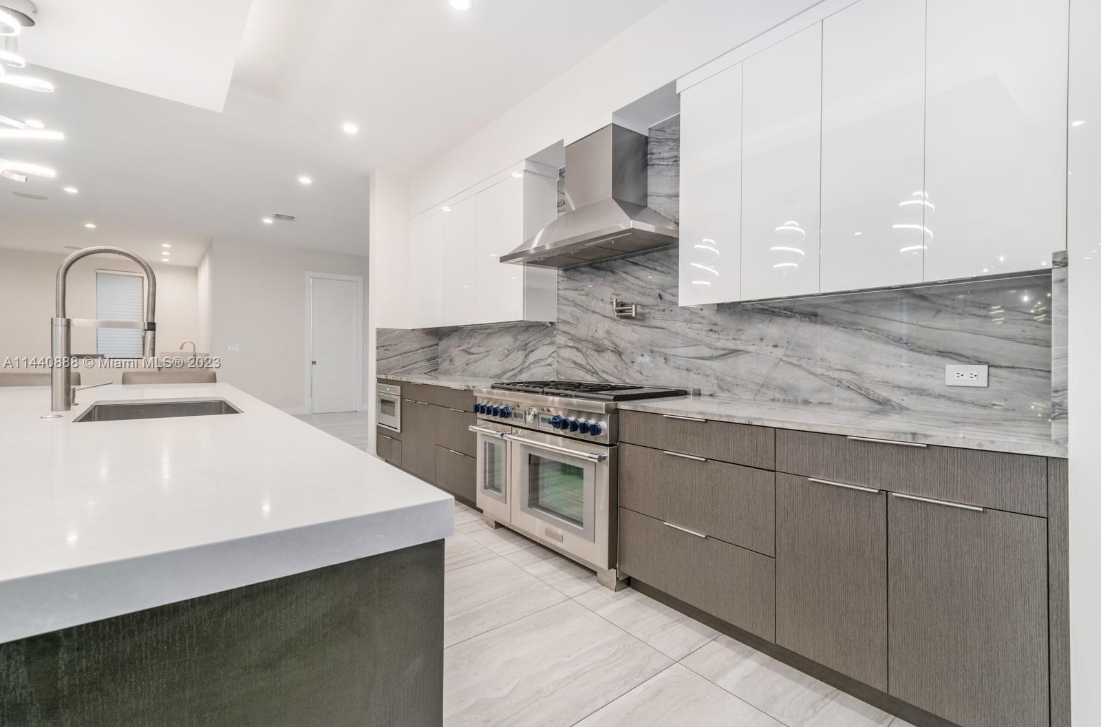 RIO VISTA C J HECTORS RES - Residential