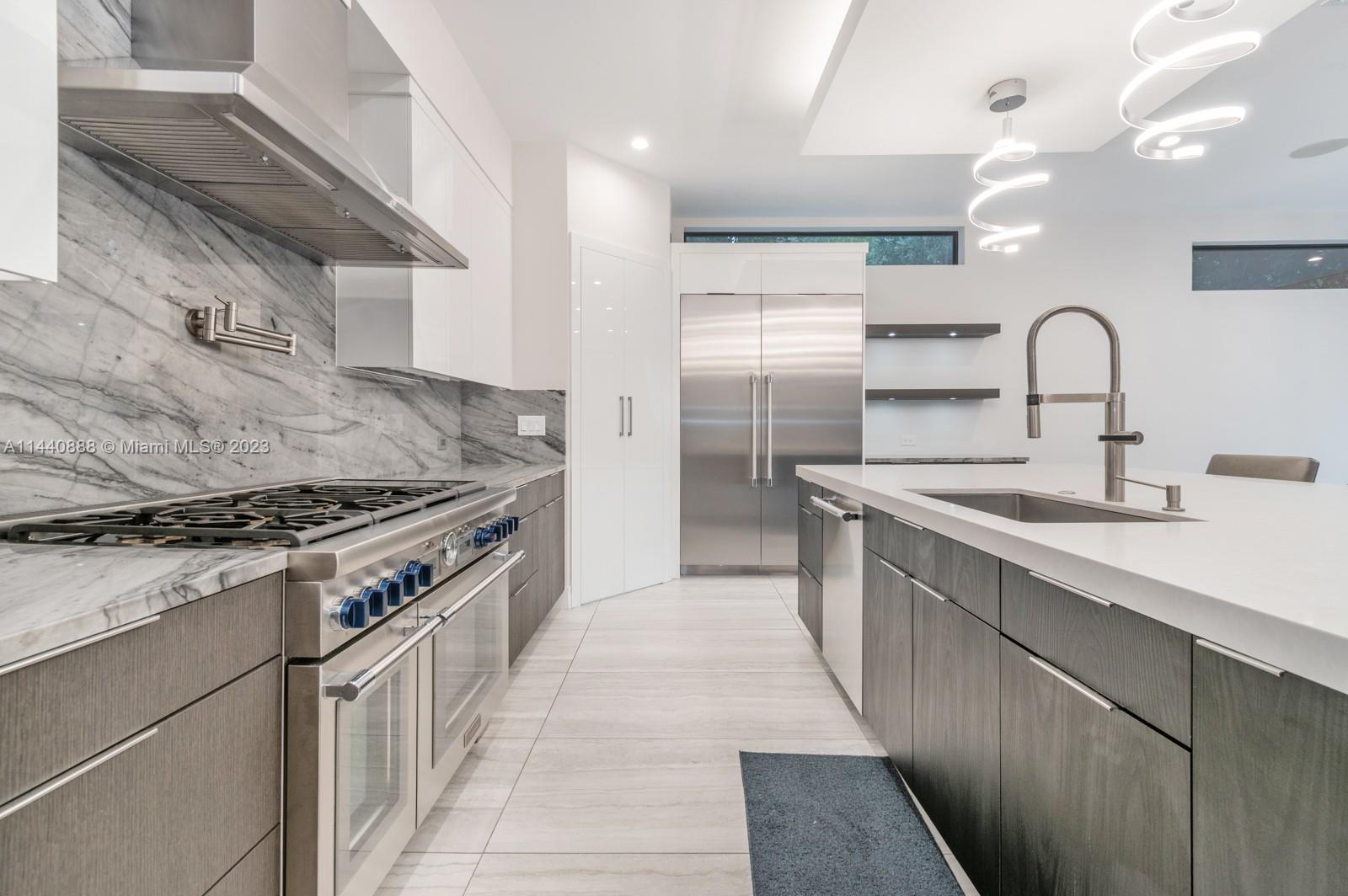 RIO VISTA C J HECTORS RES - Residential