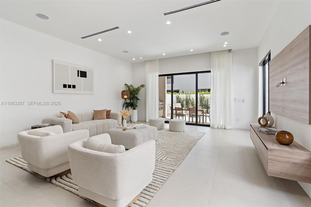 Photo of 1410 NE 5th St #A, Fort Lauderdale, FL 33301 (MLS # A11983397)