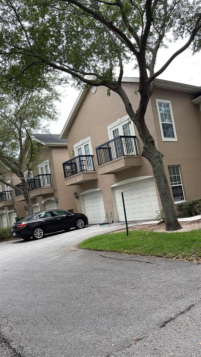 NICE TOWN HOUSE NEAR UCF
