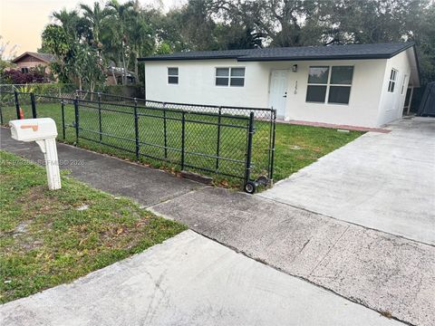 1270 NE 207th Ter Miami FL 33179