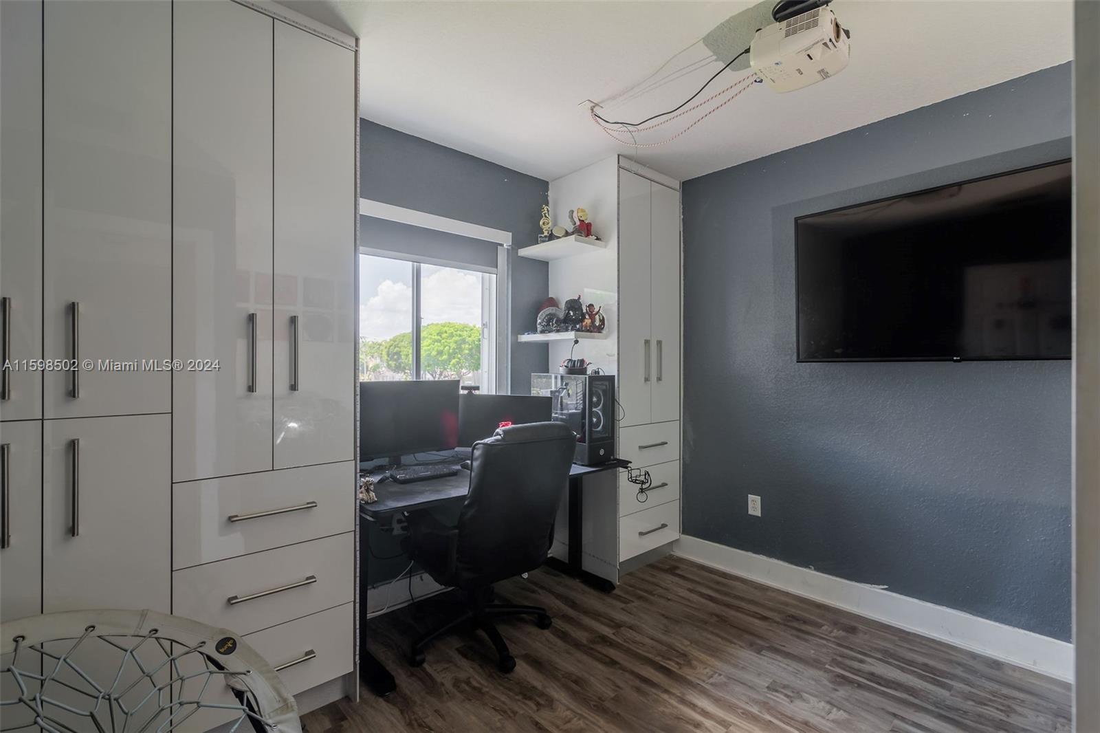 DORAL NORTHEAST TOWNHOMES - Residential