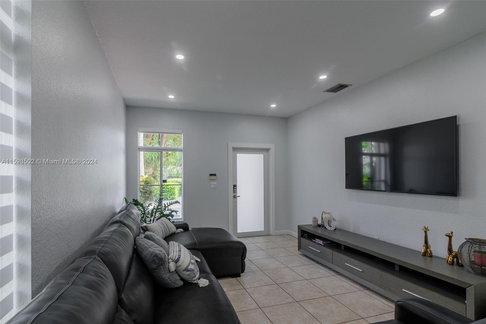 DORAL NORTHEAST TOWNHOMES - Residential