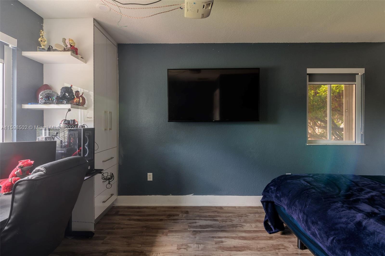 DORAL NORTHEAST TOWNHOMES - Residential
