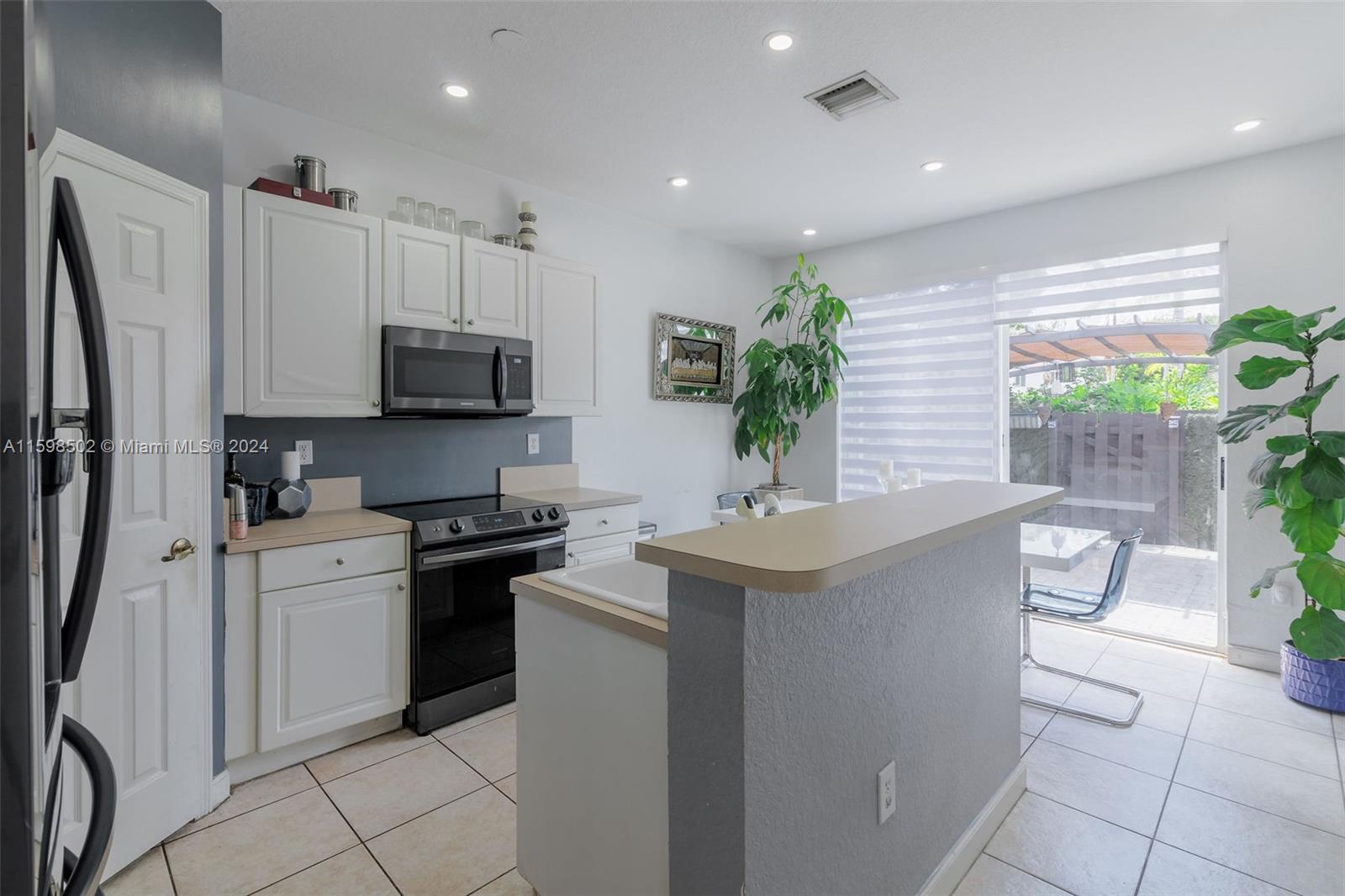 DORAL NORTHEAST TOWNHOMES - Residential