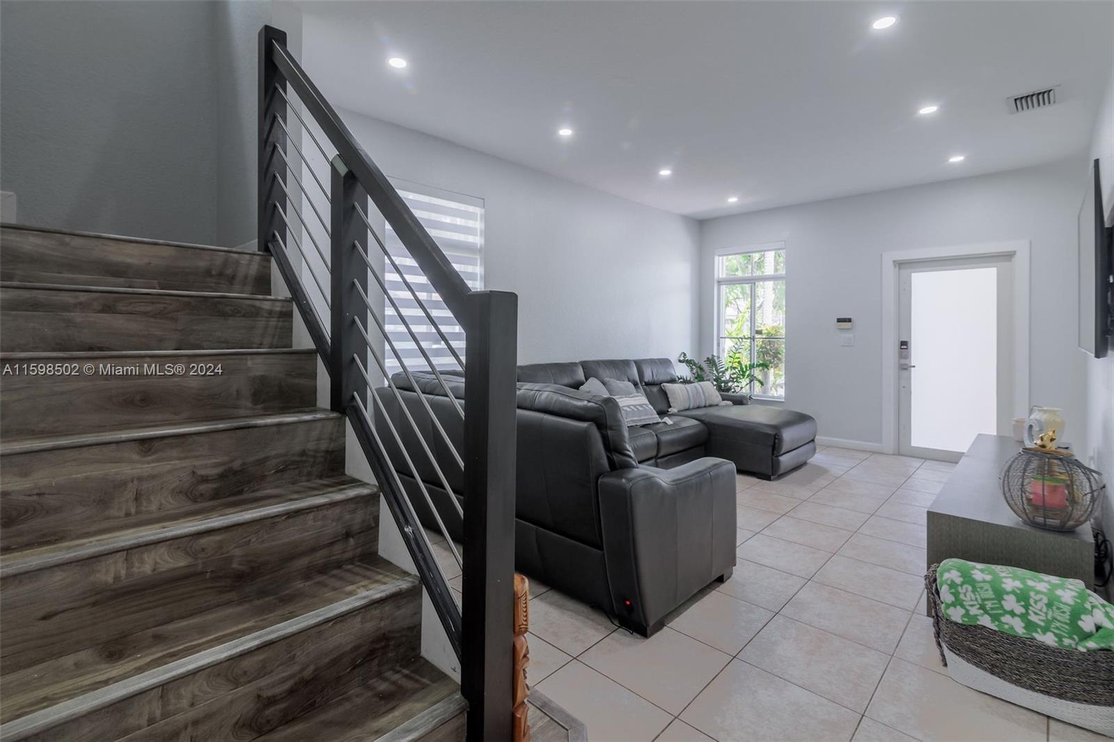 DORAL NORTHEAST TOWNHOMES - Residential