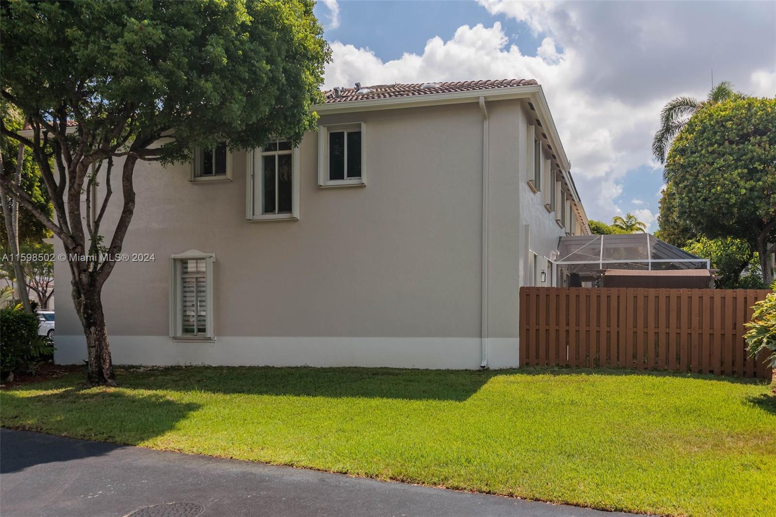 DORAL NORTHEAST TOWNHOMES - Residential