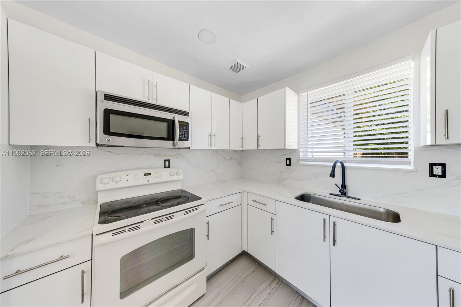 CUTLER RIDGE MANOR ESTATE - Residential