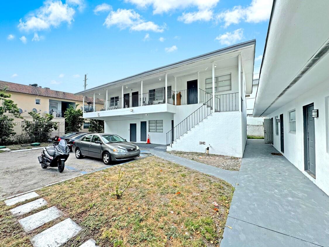 2414 Johnson St 1-17