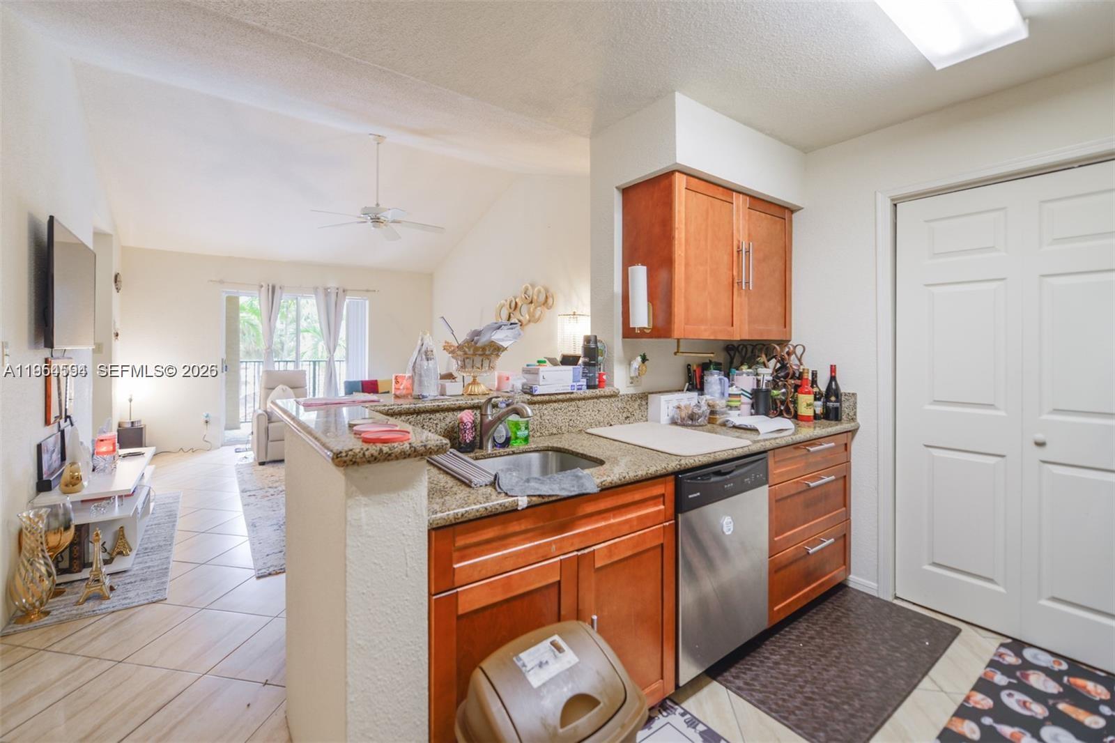 SAVANNAH AT RIVERSIDE CON - Residential