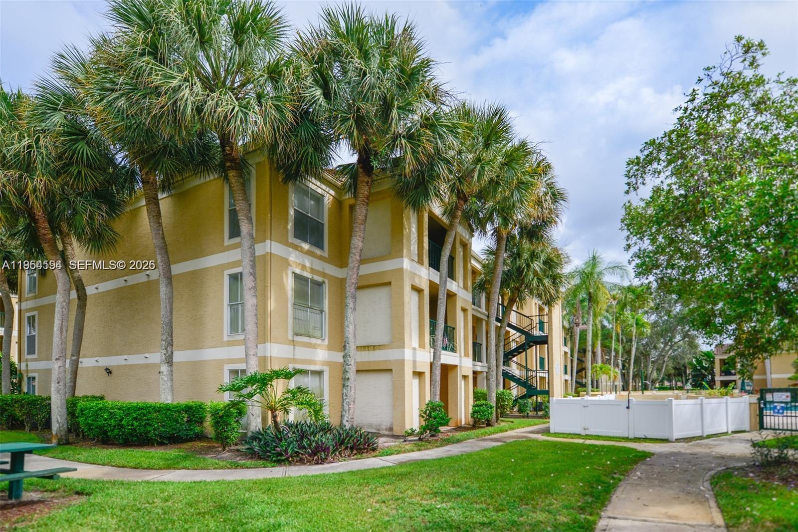 SAVANNAH AT RIVERSIDE CON - Residential