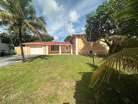 Single Family Residence in Miami FL 1325 203rd St St.jpg