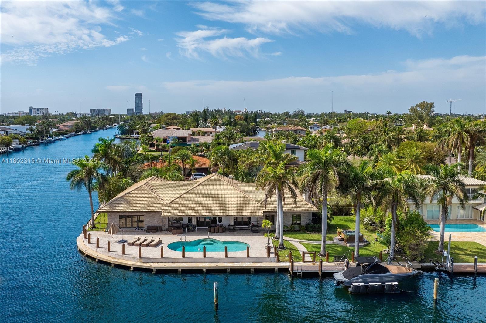 655 Hibiscus Dr, Hallandale Beach, Broward County, Florida - 6 Bedrooms  
6 Bathrooms - 
