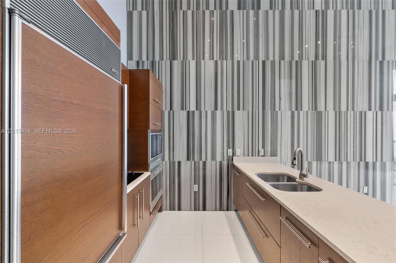 475 Brickell Ave 2812