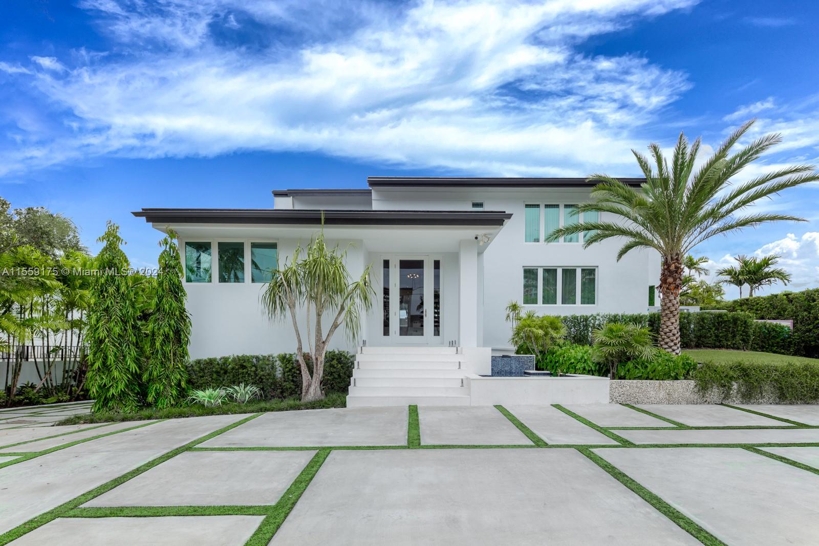 SUNRISE HARBOUR REV PL - Residential