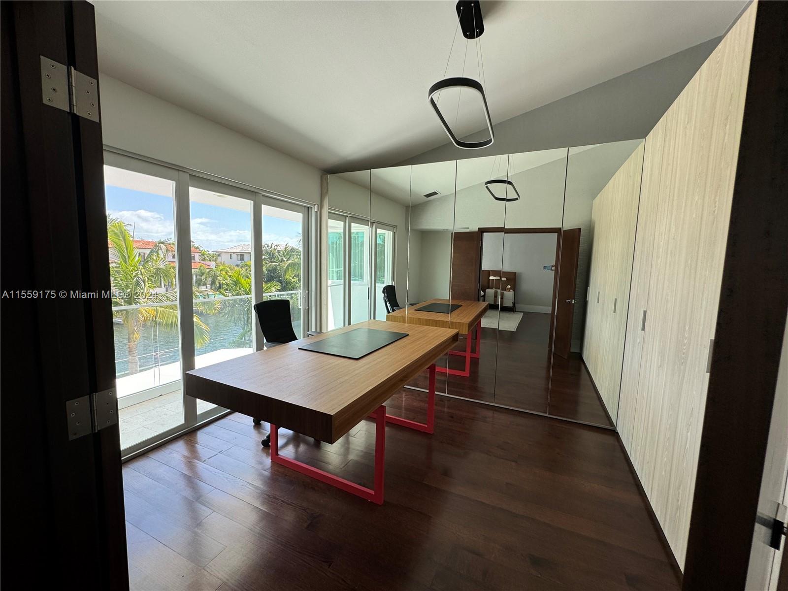 SUNRISE HARBOUR REV PL - Residential