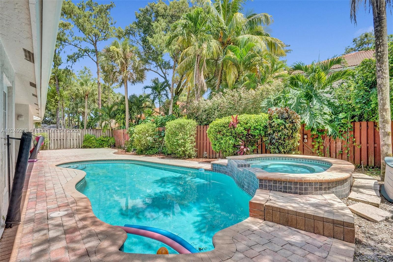 BOULEVARD FOREST - Residential Lease