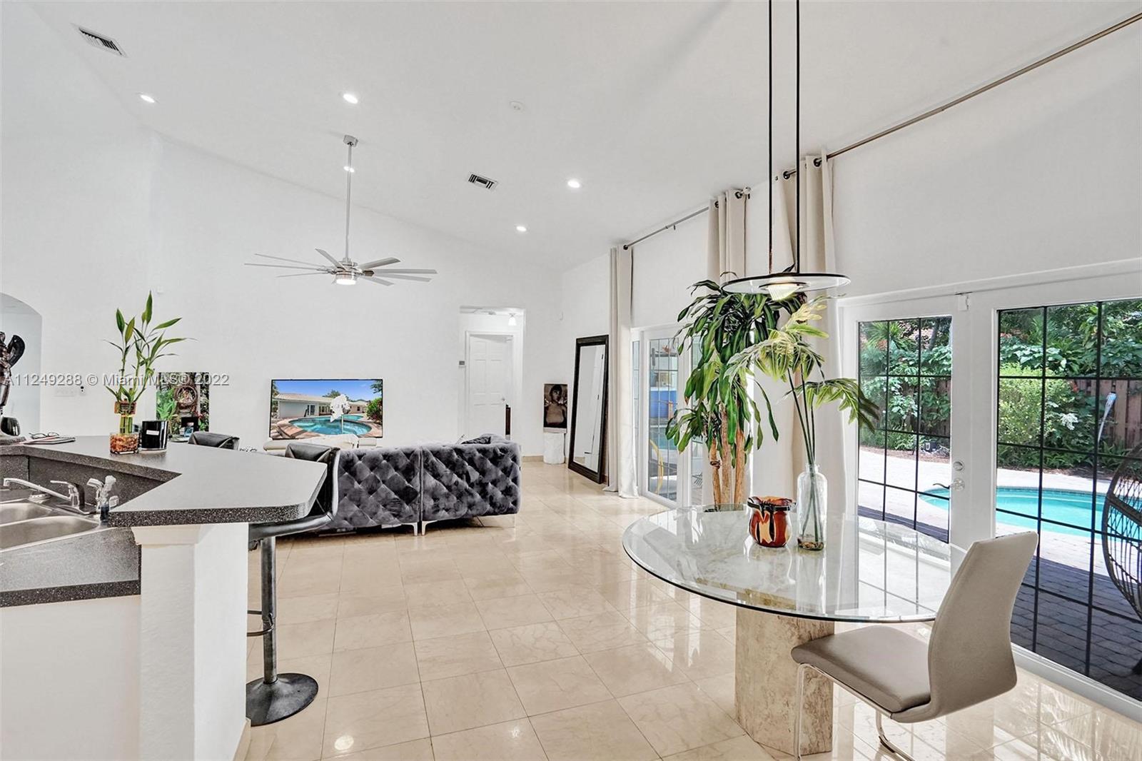 BOULEVARD FOREST - Residential Lease