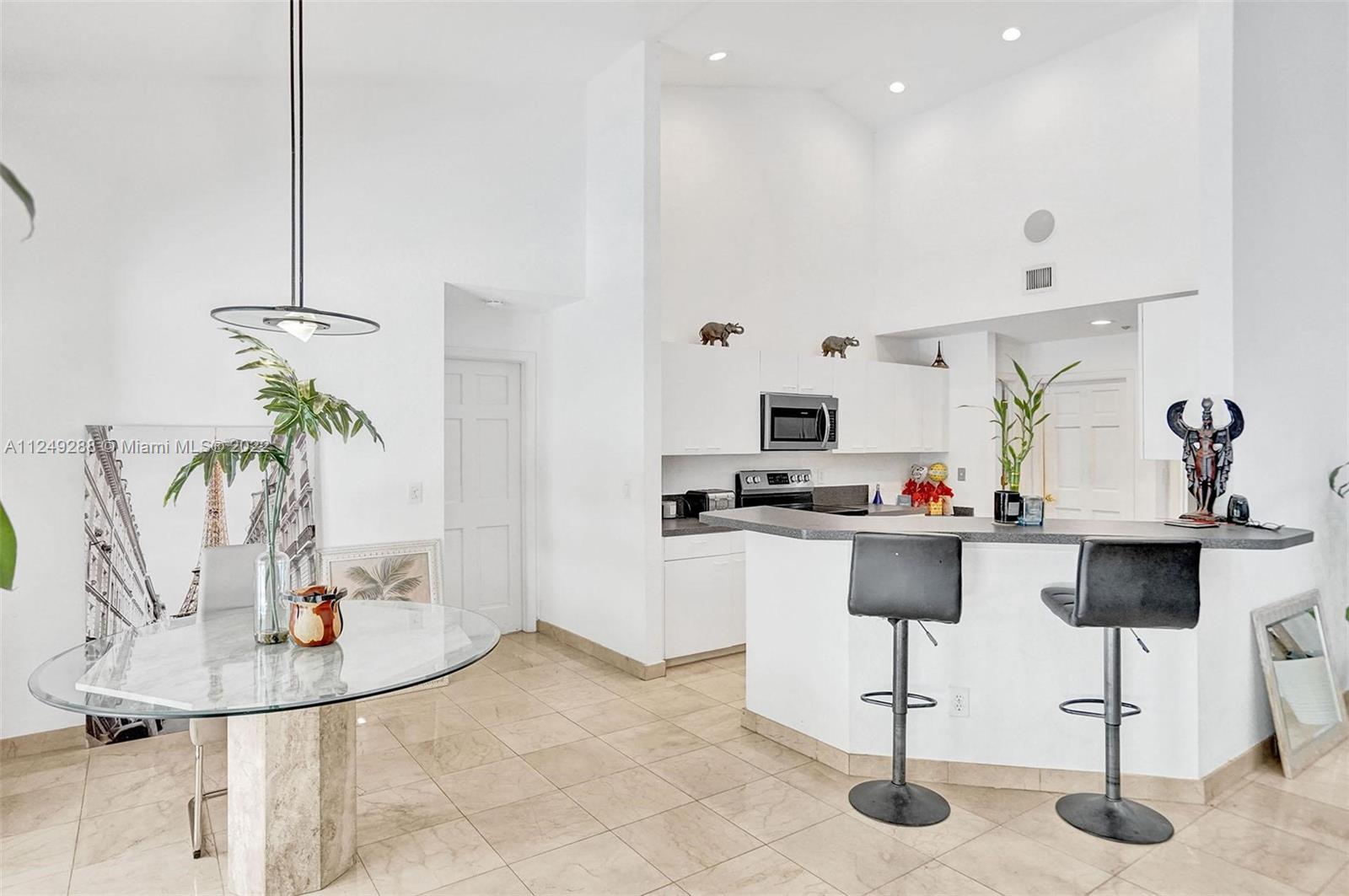 BOULEVARD FOREST - Residential Lease