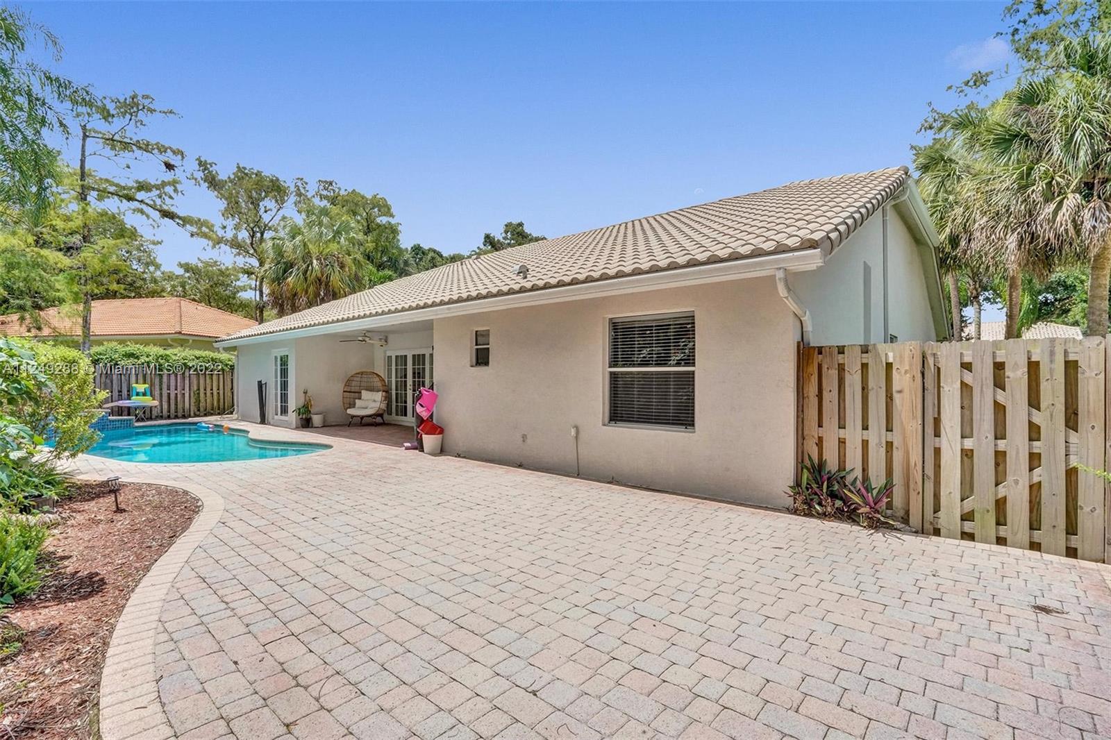 BOULEVARD FOREST - Residential Lease