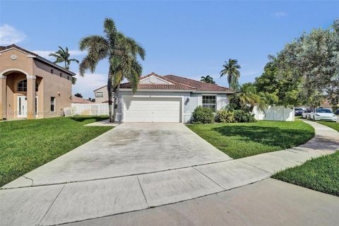 18951 NW 10th Ter Pembroke Pines FL 33029