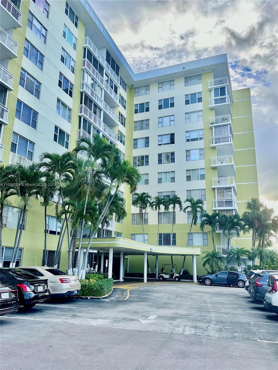 HILLCREST NO 21 CONDO - Residential