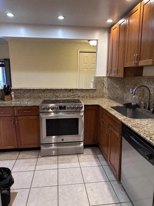 HILLCREST NO 21 CONDO - Residential