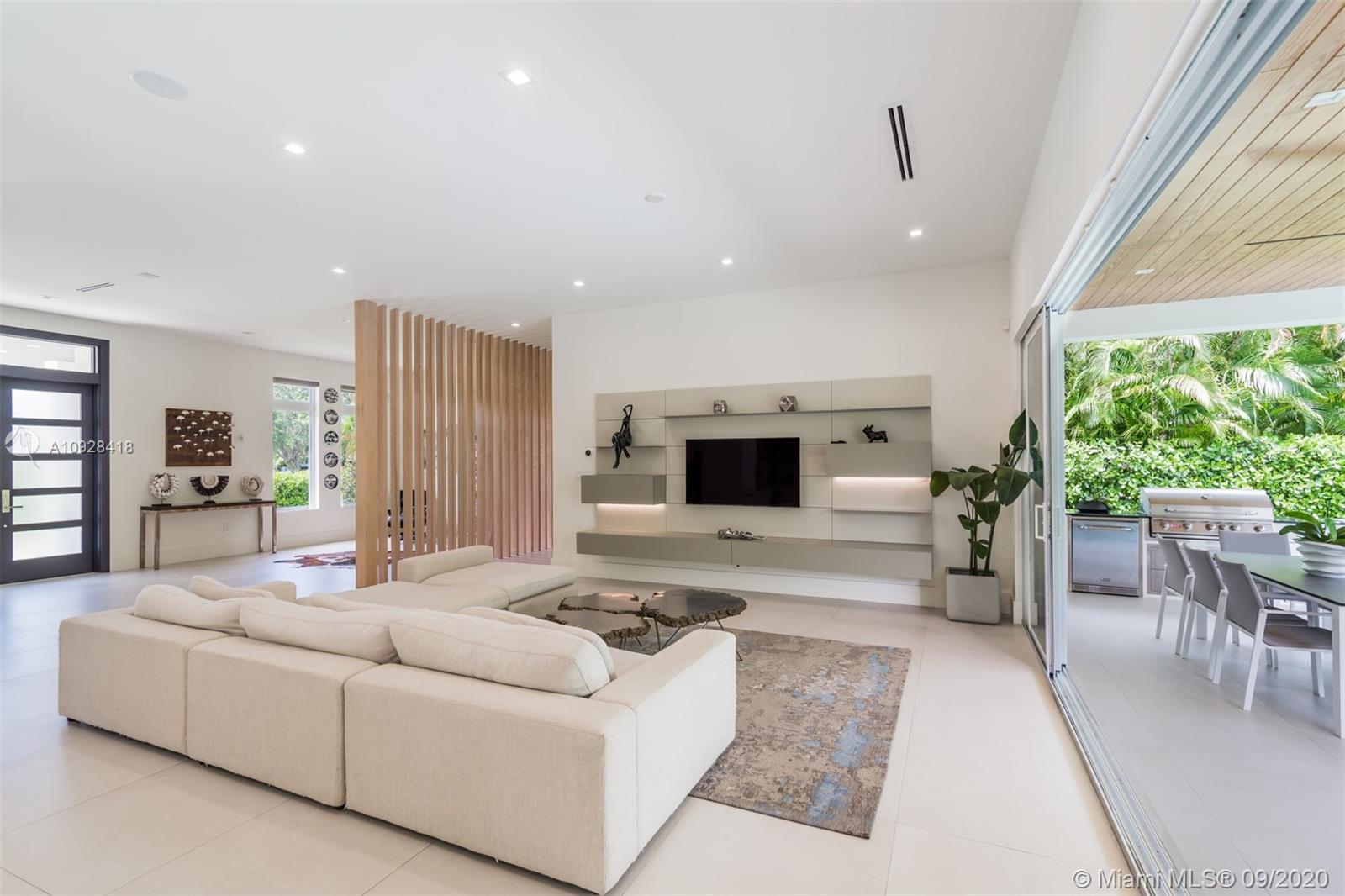 CORAL GABLES RIVIERA SEC - Residential