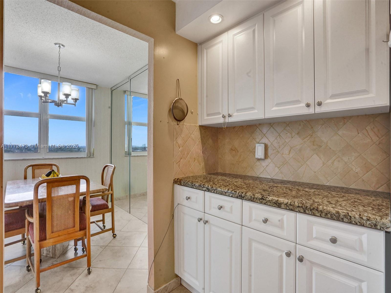 ASHLEIGH HOUSE CONDO - Residential Lease