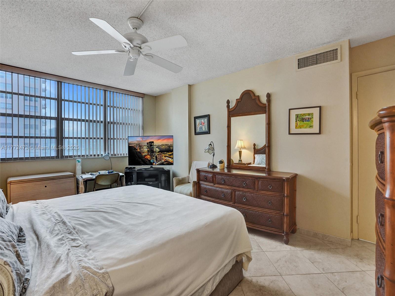 ASHLEIGH HOUSE CONDO - Residential Lease