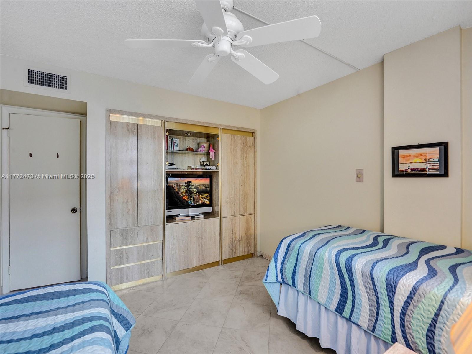 ASHLEIGH HOUSE CONDO - Residential Lease