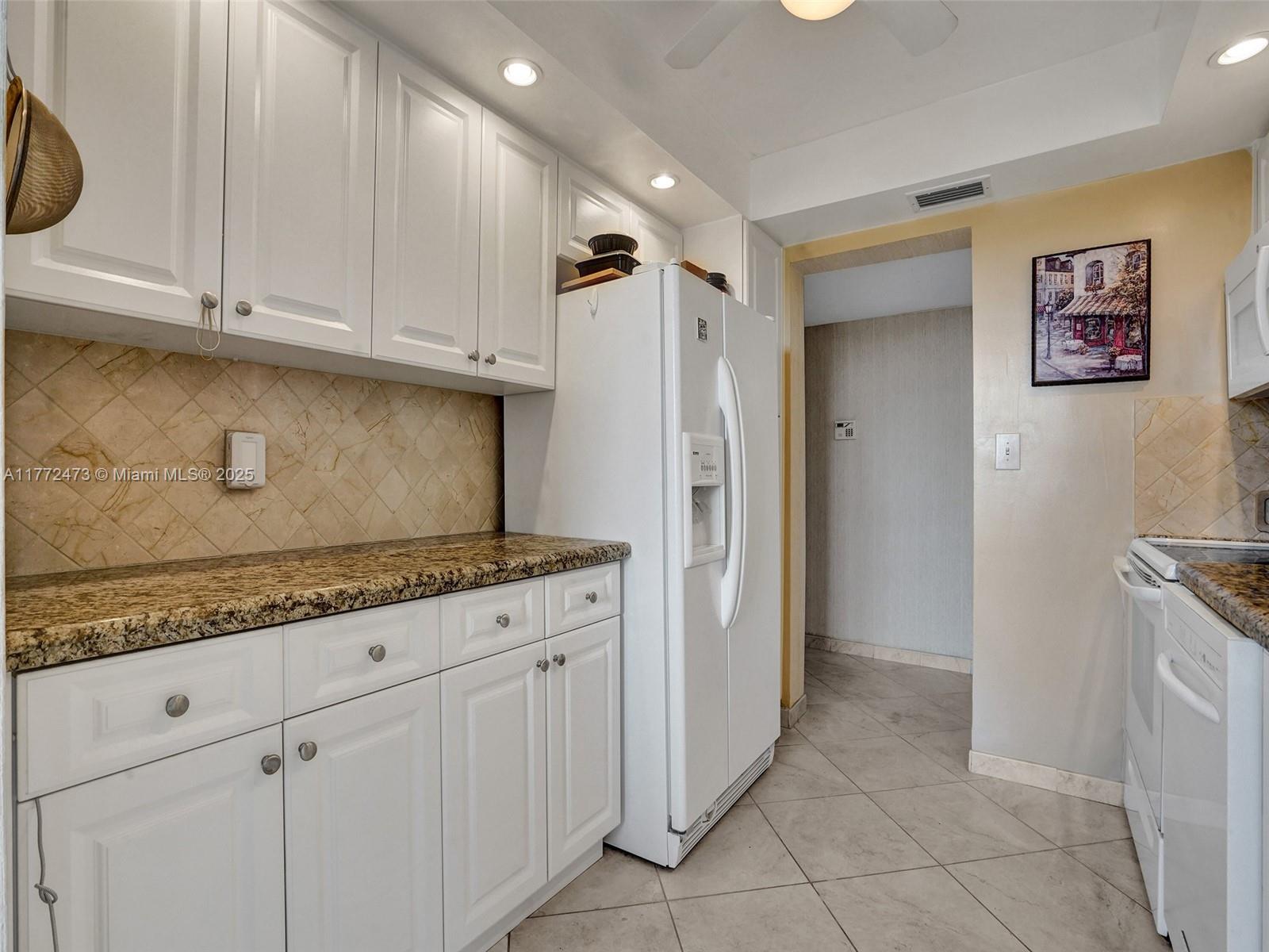 ASHLEIGH HOUSE CONDO - Residential Lease