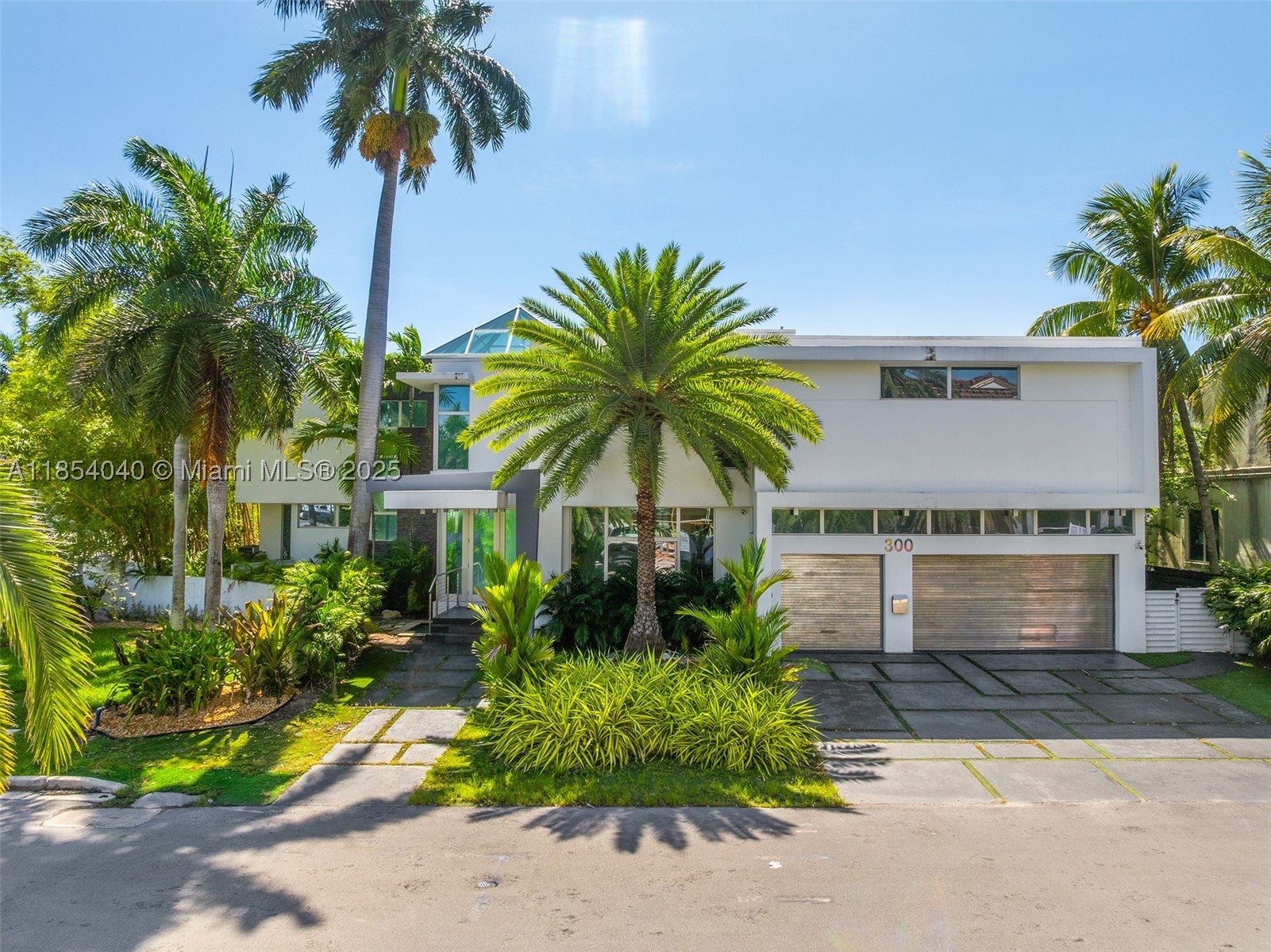 300 Royal Plaza Dr