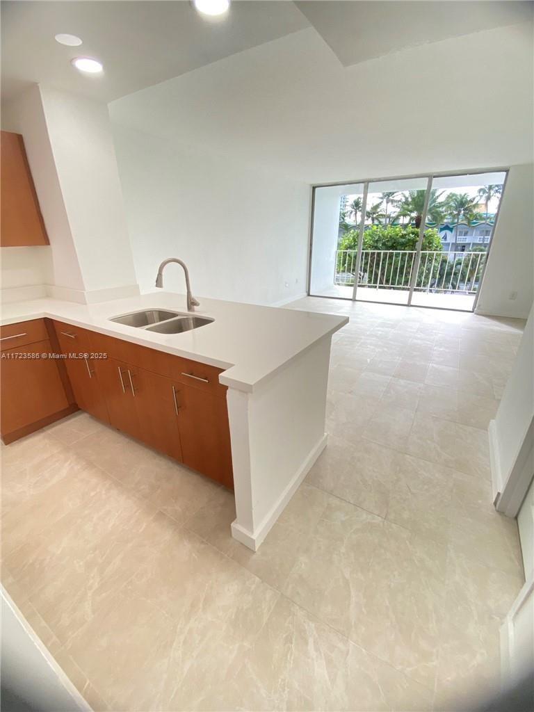 KENNEDY HOUSE CONDO - Residential