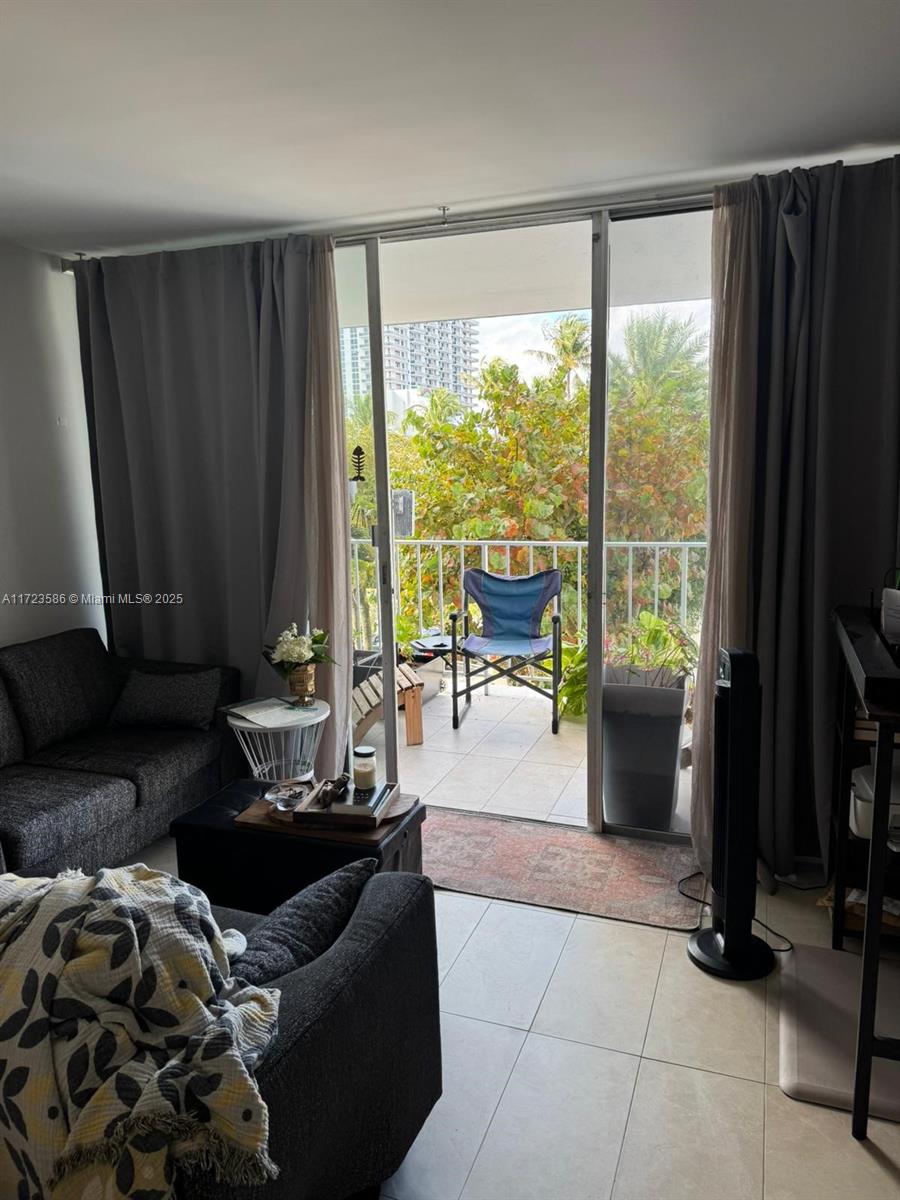 KENNEDY HOUSE CONDO - Residential