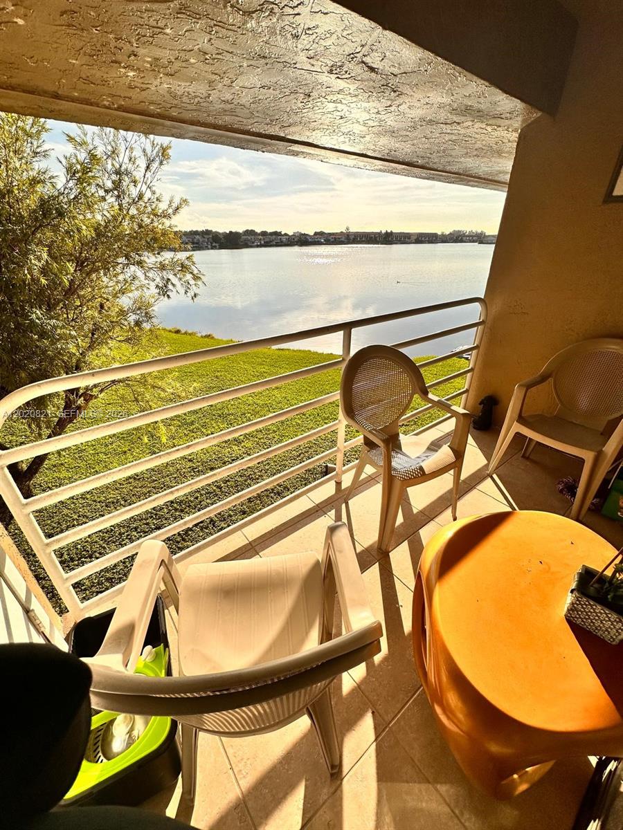 VISTA DEL LAGO CONDO VII - Residential