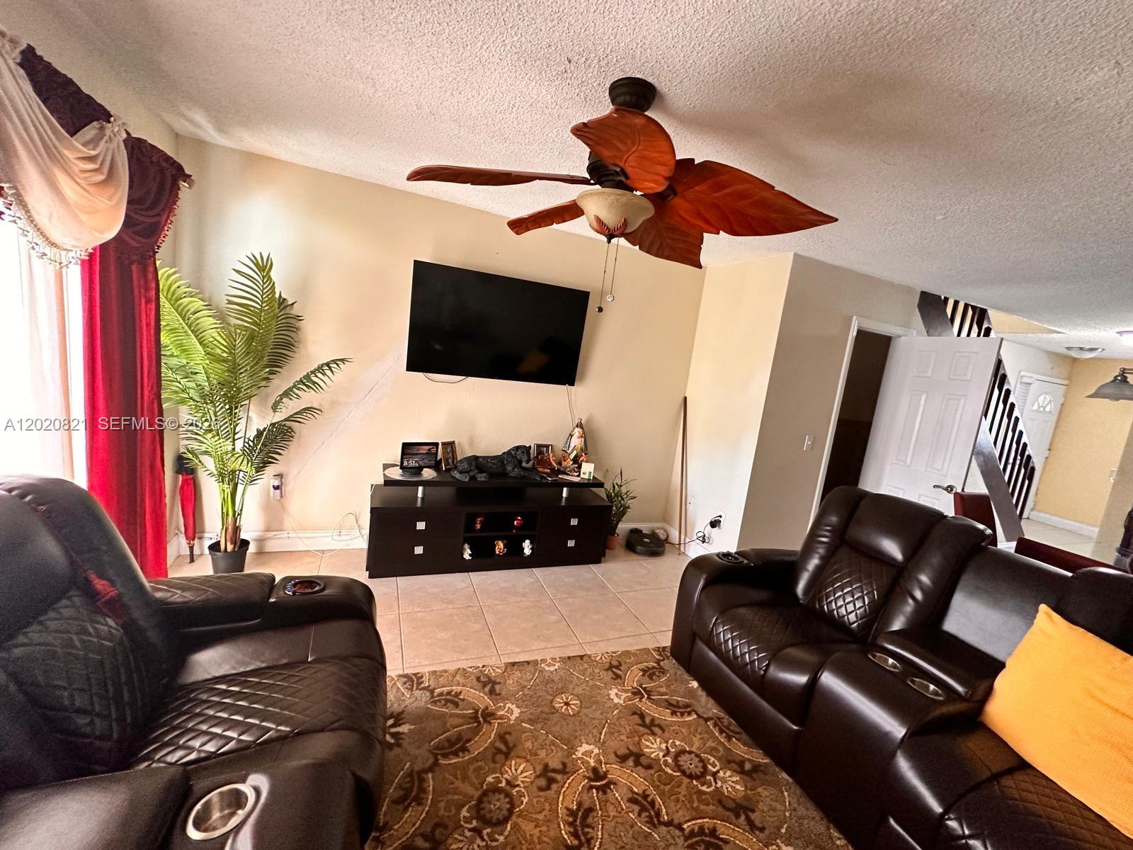 VISTA DEL LAGO CONDO VII - Residential