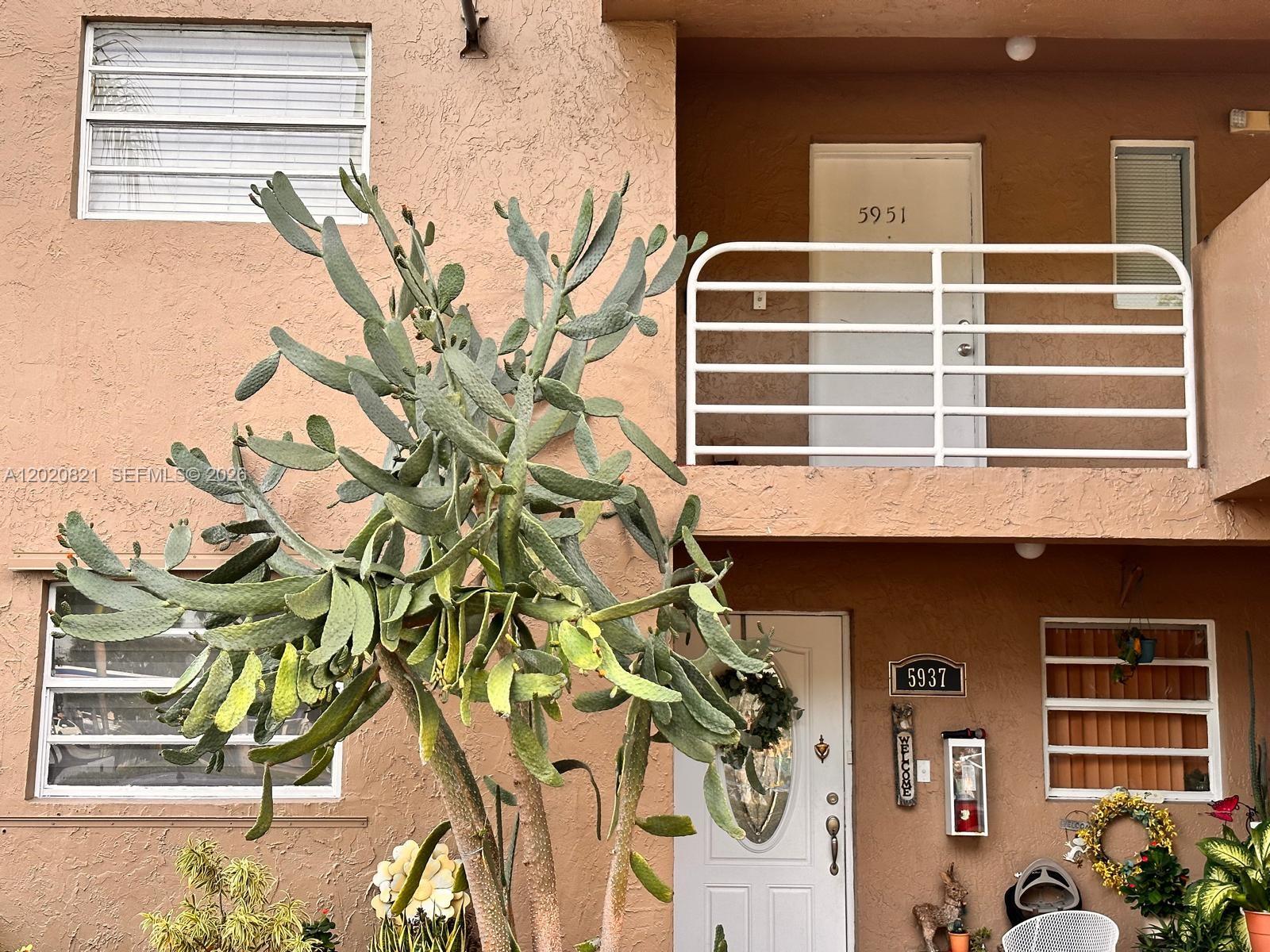 VISTA DEL LAGO CONDO VII - Residential