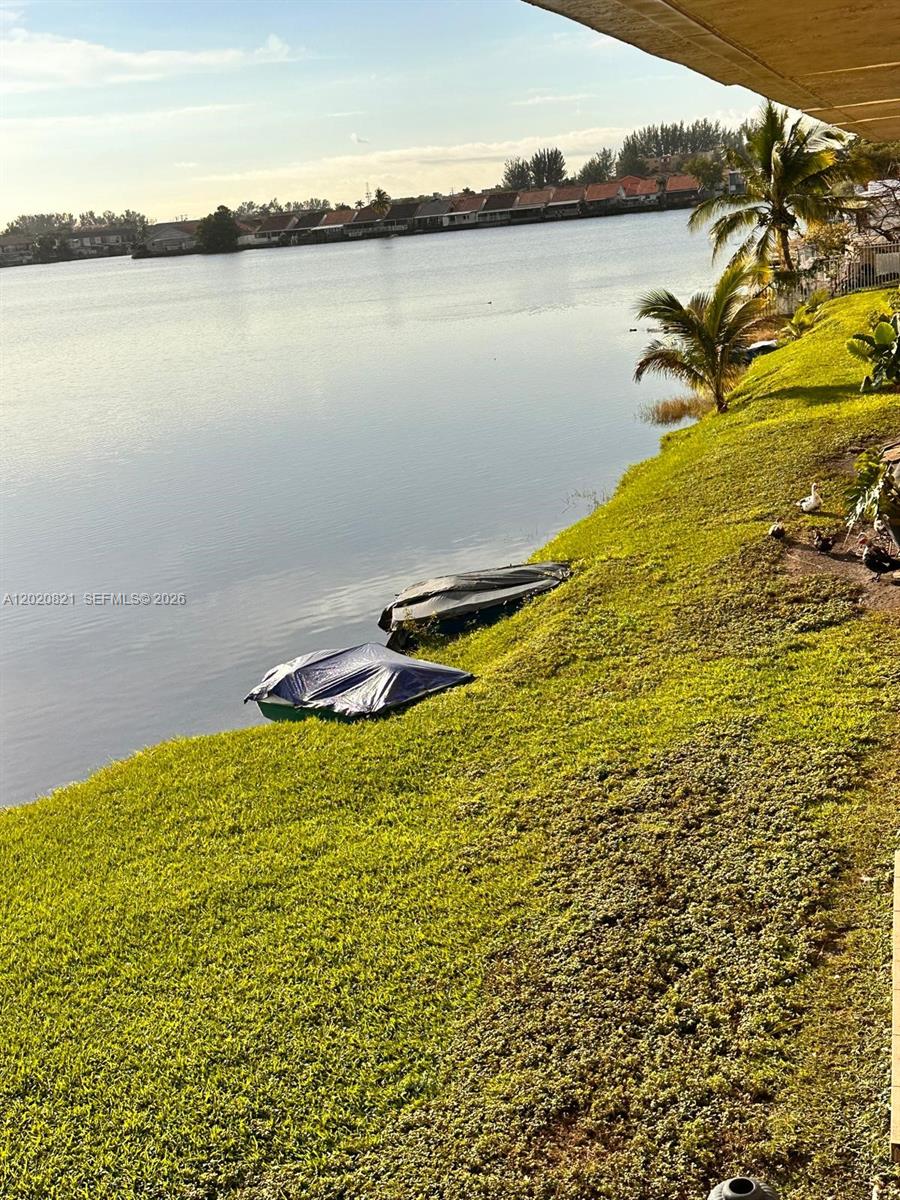 VISTA DEL LAGO CONDO VII - Residential
