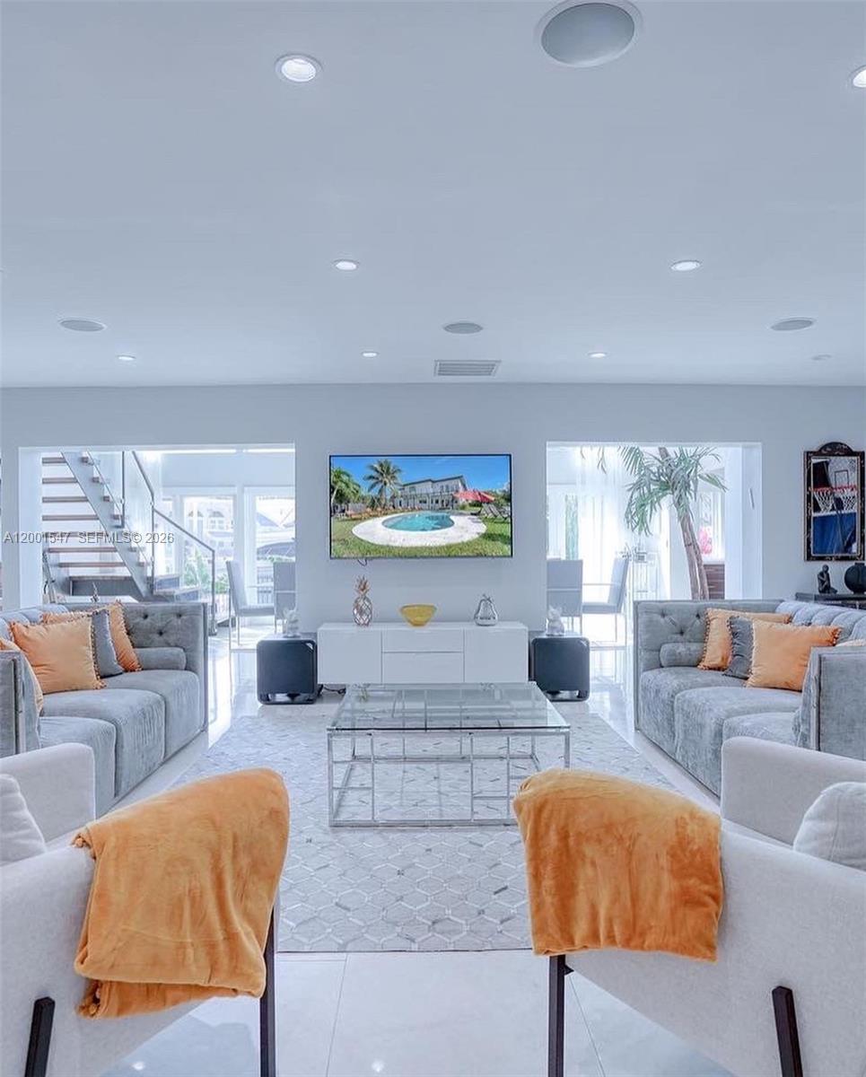 KEYSTONE ISLAND NO 5 - Residential Lease