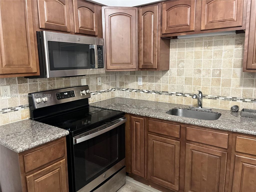 Photo of 1916 SW 11th St #6, Fort Lauderdale, FL 33312 (MLS # A11405967)