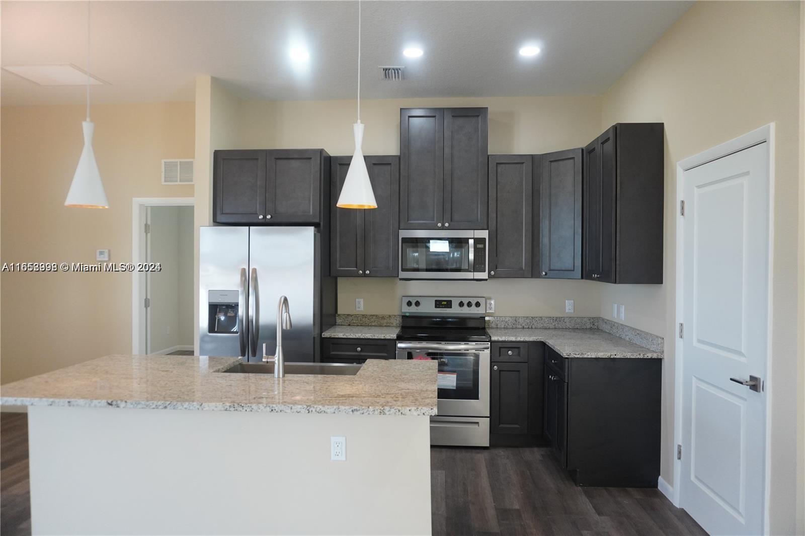 PORT LABELLE - Residential Lease