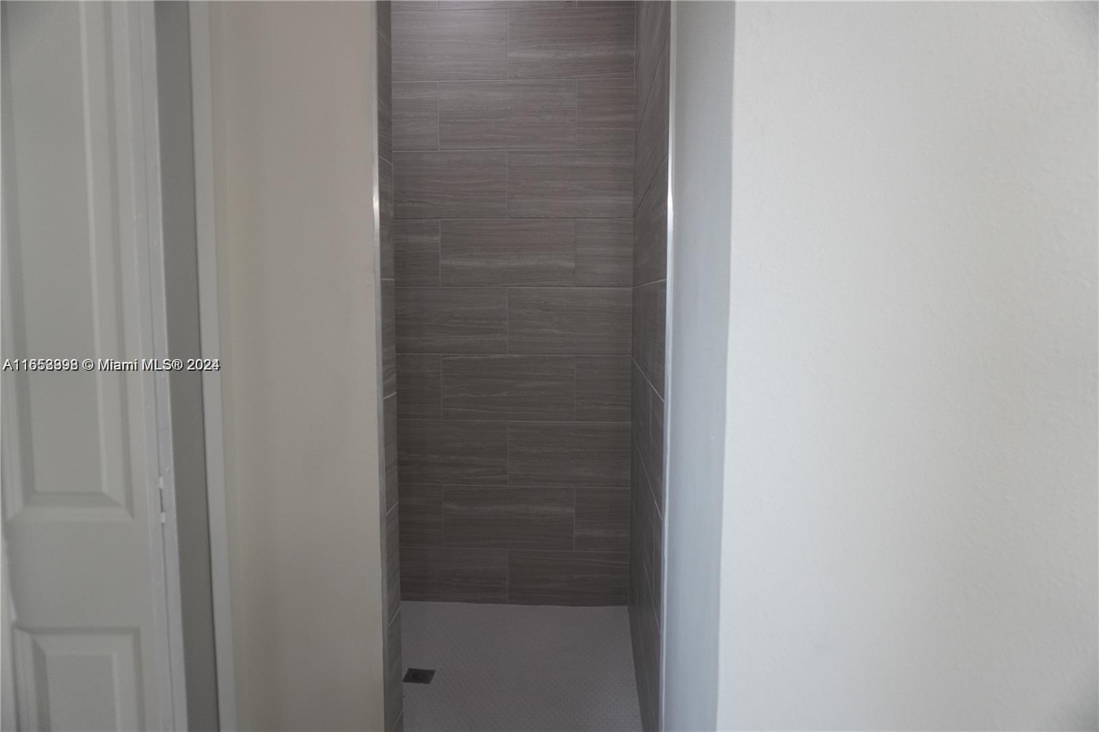 PORT LABELLE - Residential Lease