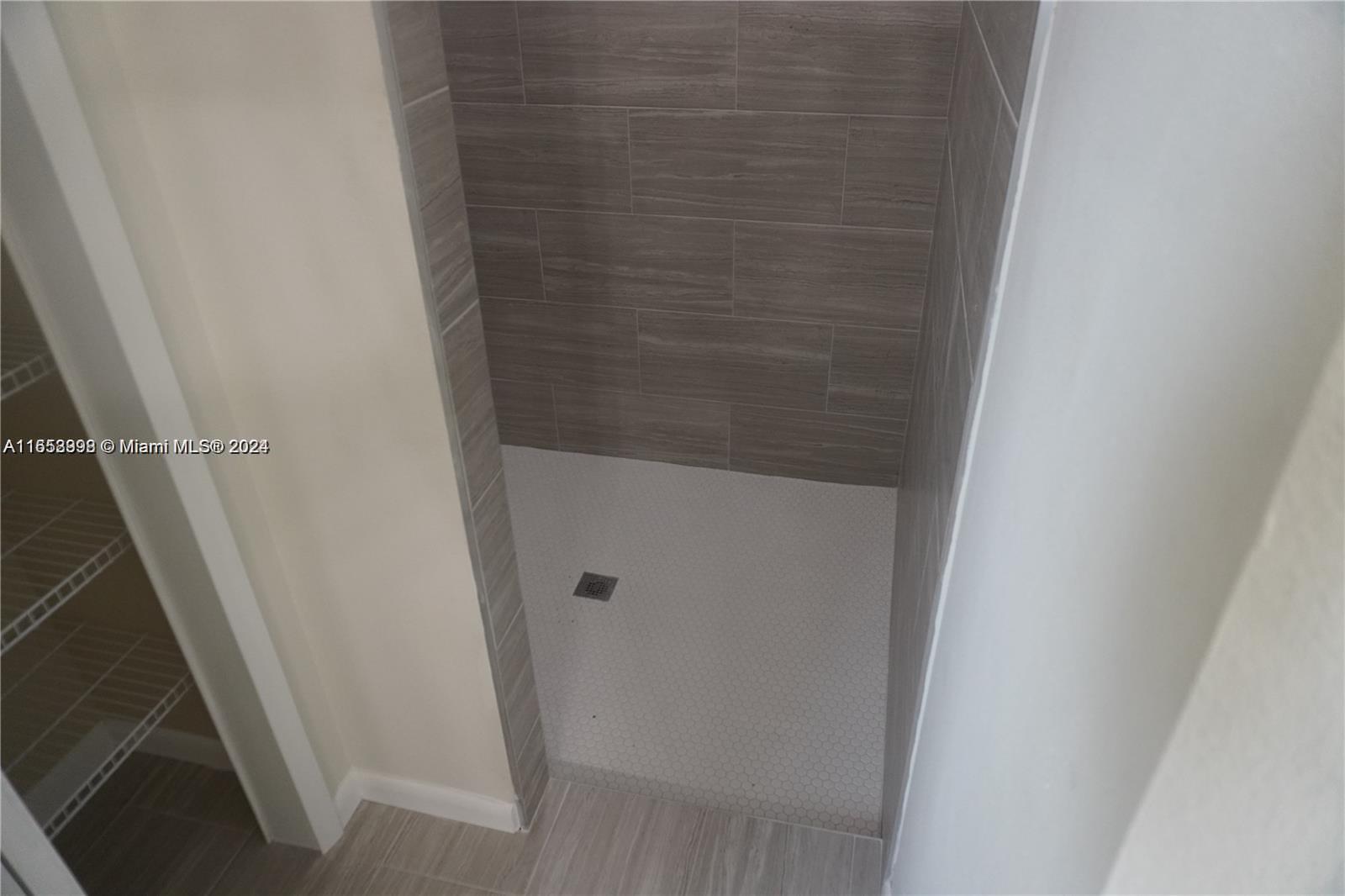 PORT LABELLE - Residential Lease