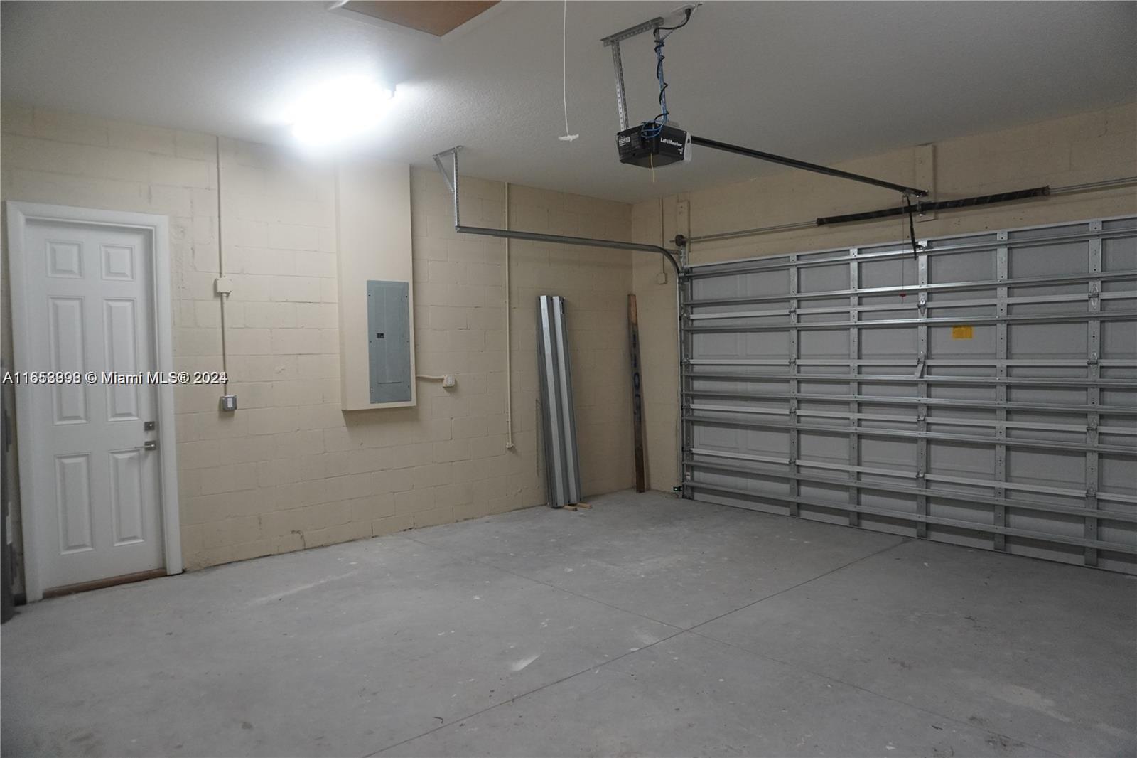 PORT LABELLE - Residential Lease