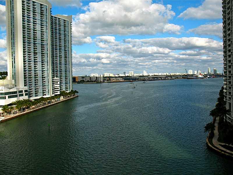 465 BRICKELL AV 3002