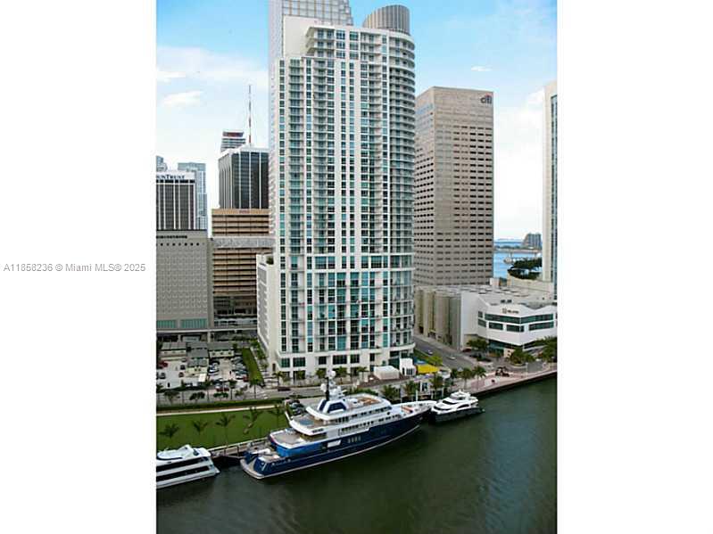 465 BRICKELL AV 3002