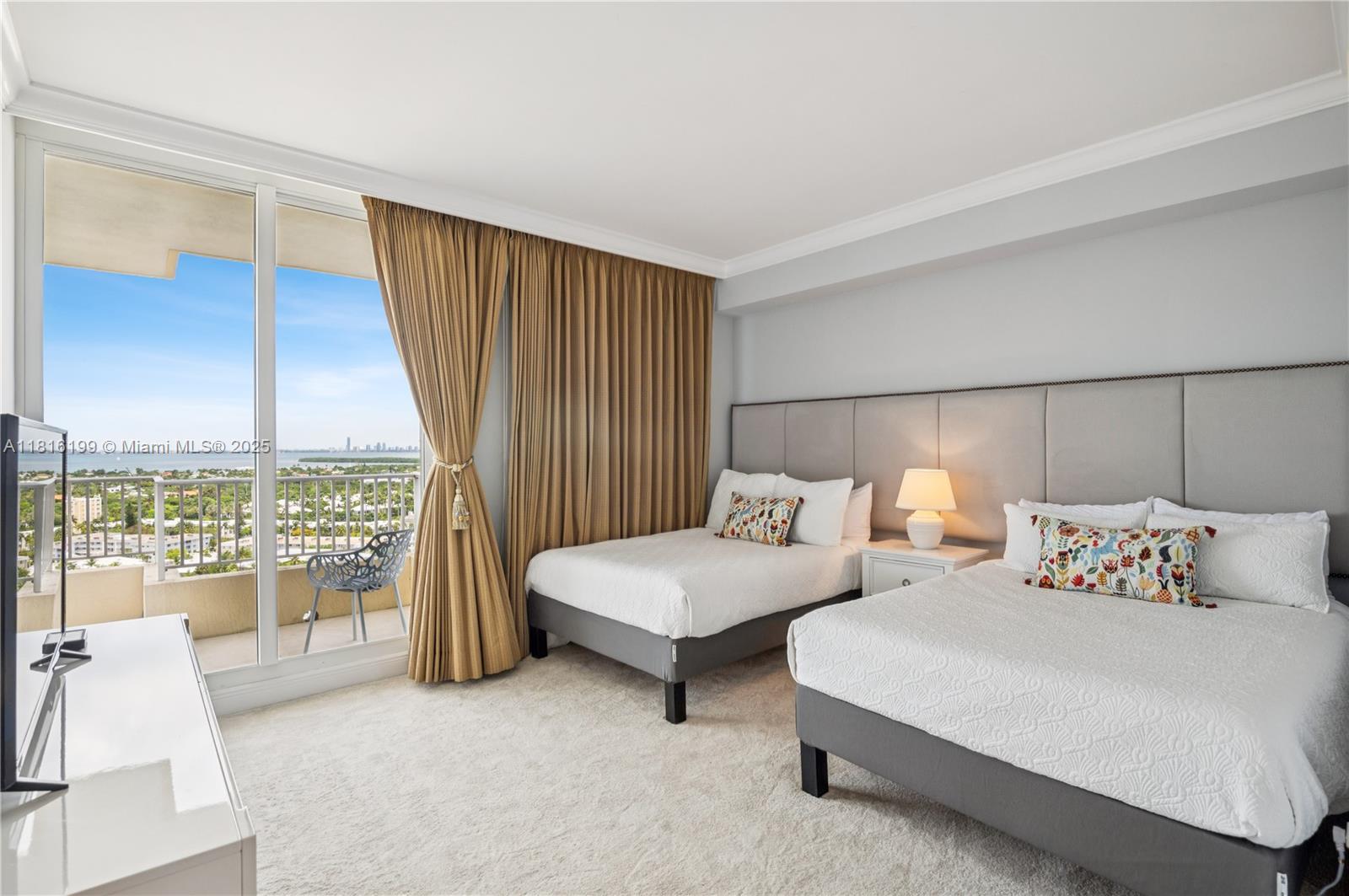 CLUB TOWER THREE CONDO - Residential