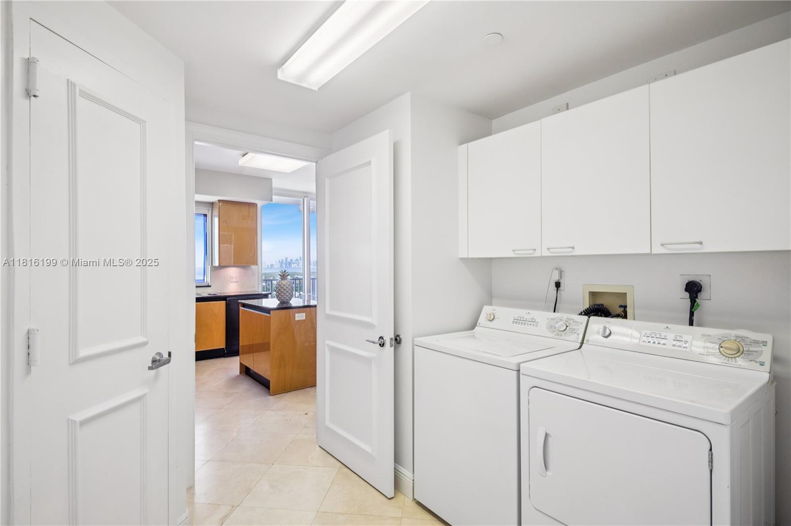 CLUB TOWER THREE CONDO - Residential